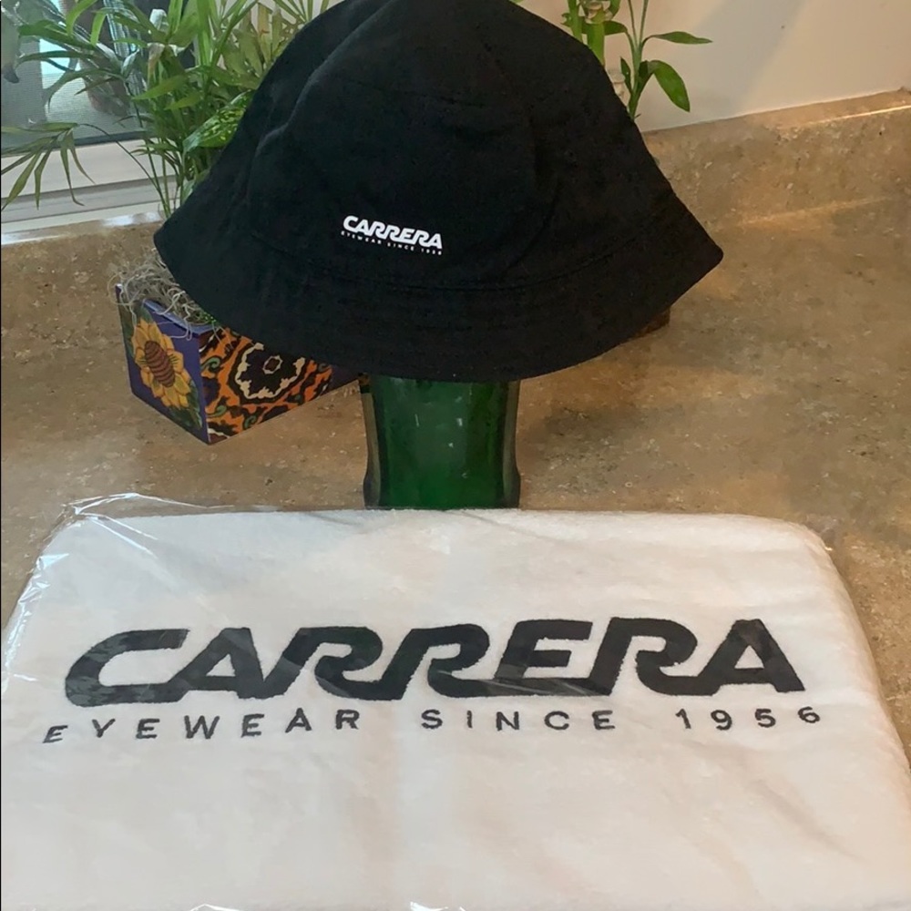 Carrera towel and bucket hat